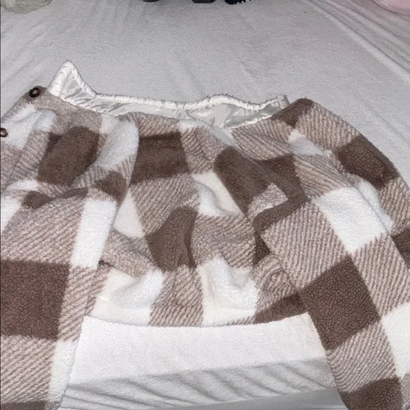 SHEIN Brown and White Plaid Kids Jacket - Picture 2 of 3